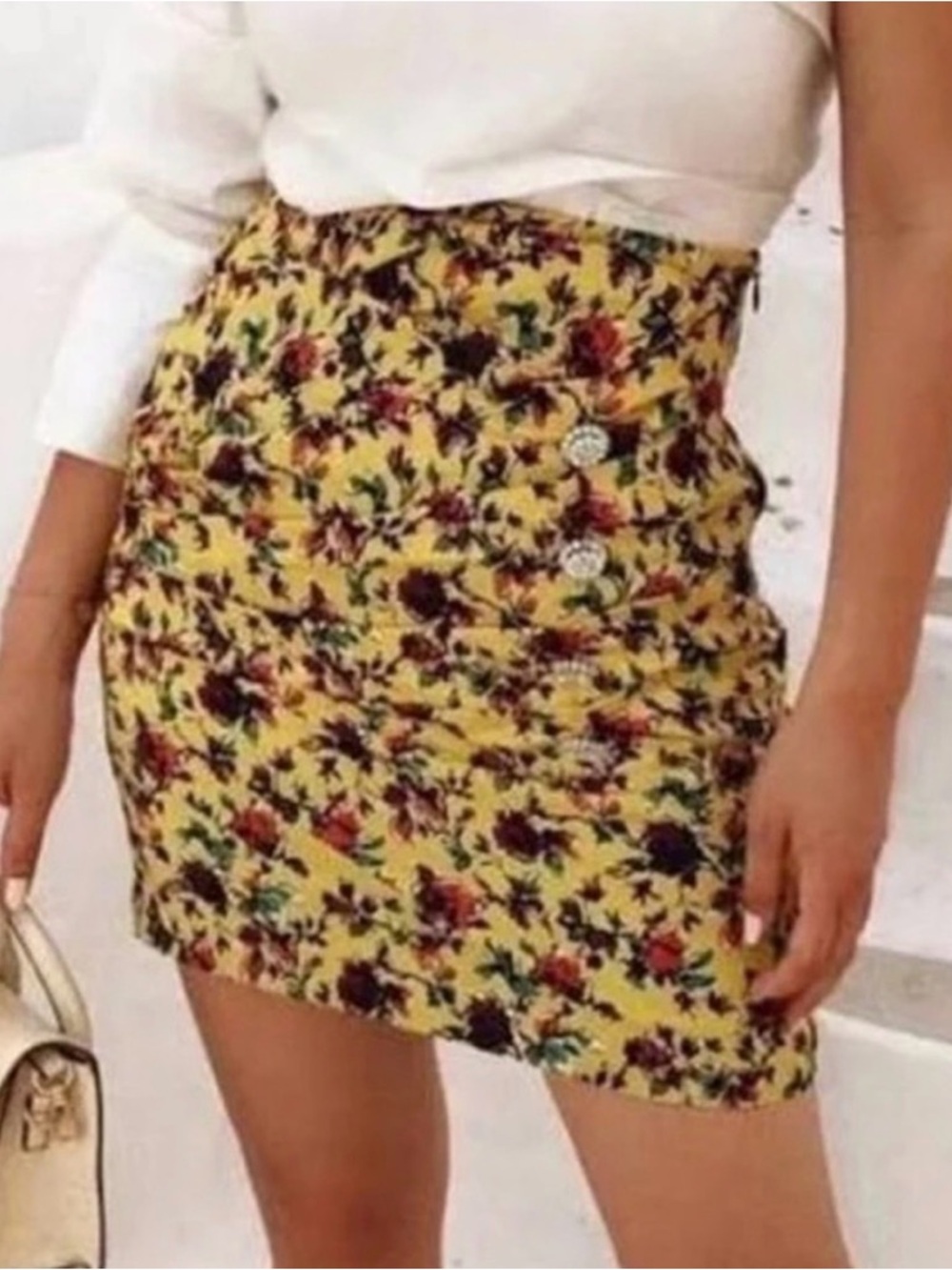 ✨ Zara draped yellow floral print mini skirt